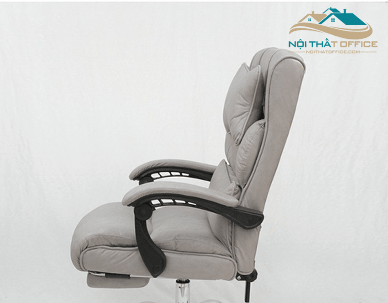 Ghế còn được trang bị cần gạt để điều chỉnh góc độ ngả lưng từ 90° đến 135°
